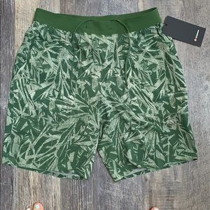 Men’s Lululemon T.H.E. Shorts 9” *Reversible L
